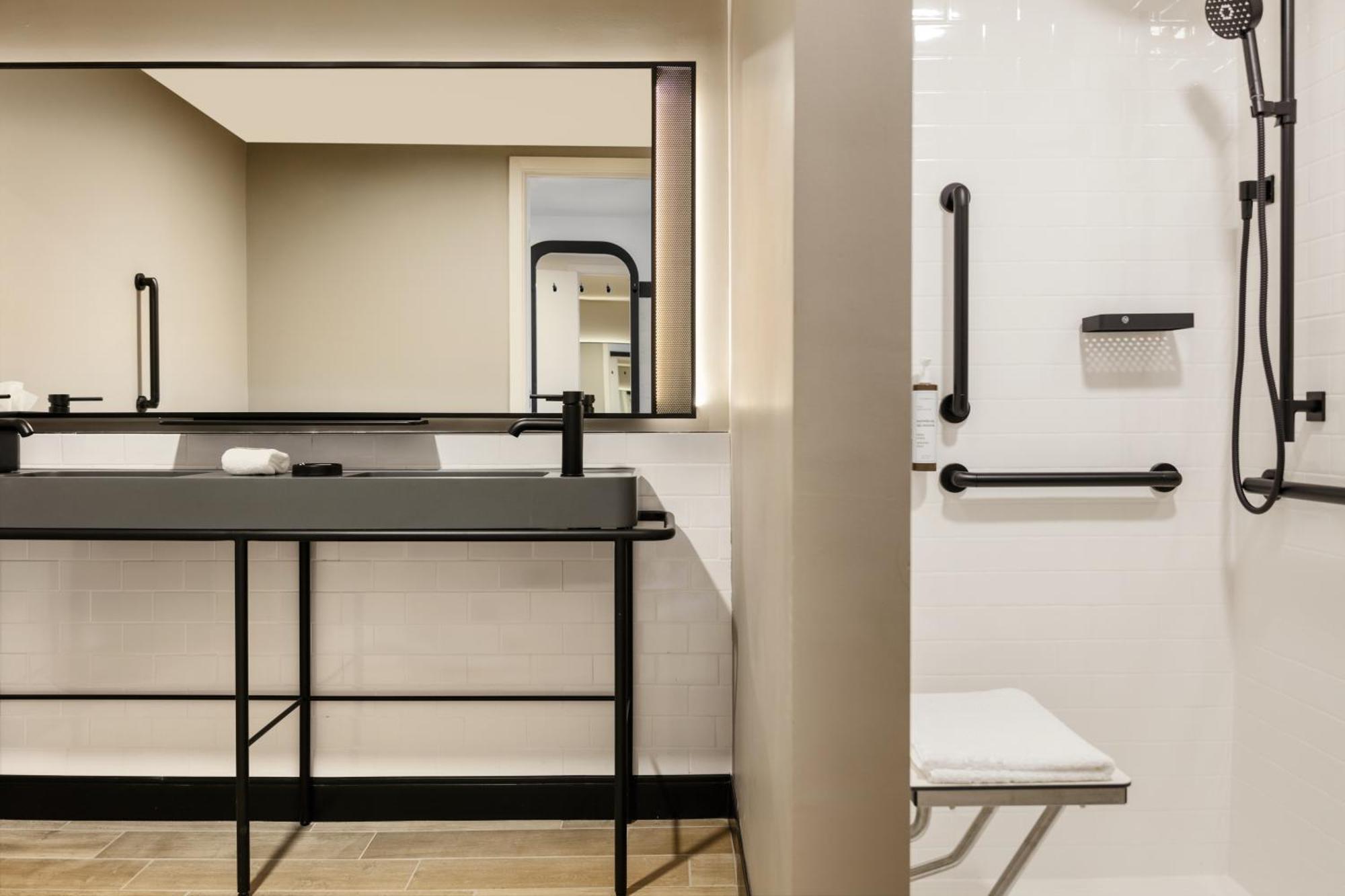Отель Moxy Miami Wynwood Экстерьер фото