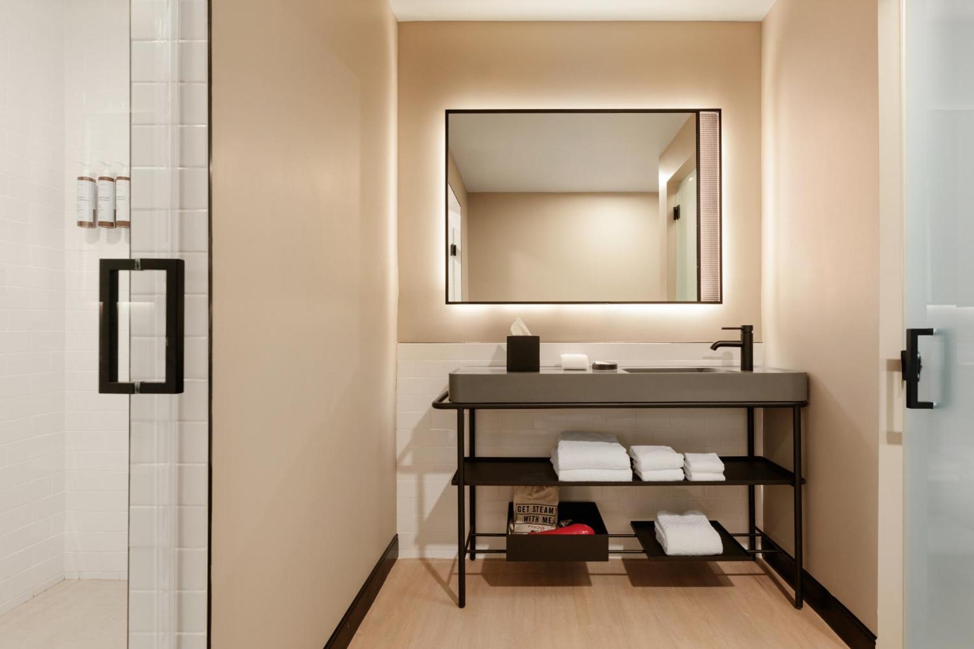 Отель Moxy Miami Wynwood Экстерьер фото