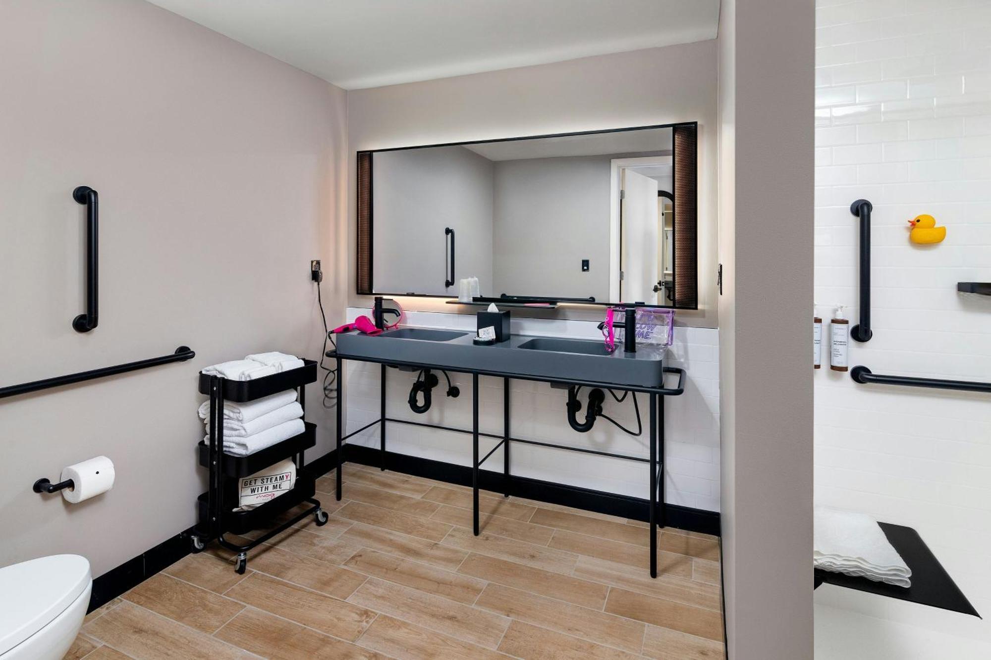 Отель Moxy Miami Wynwood Экстерьер фото