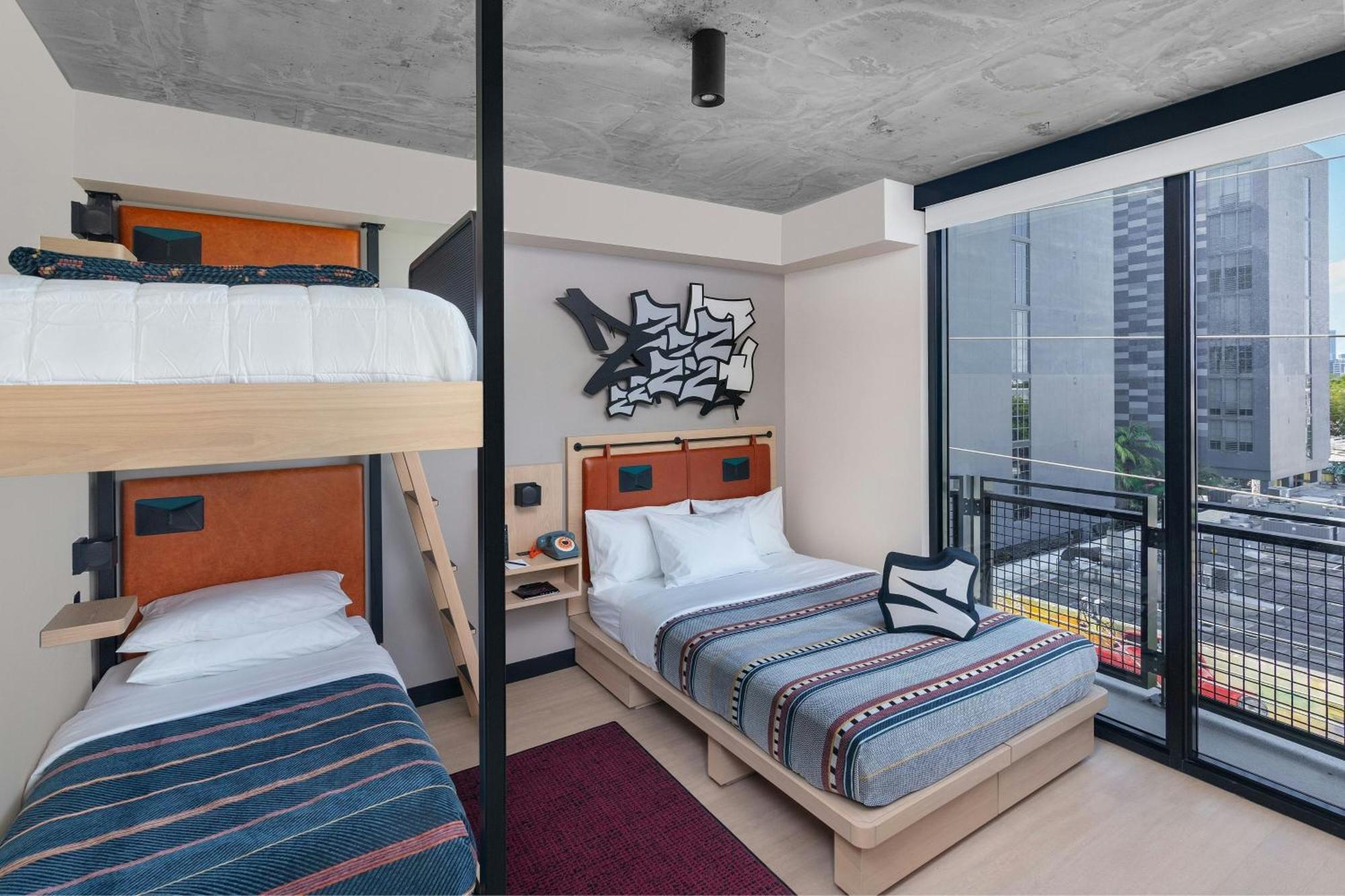 Отель Moxy Miami Wynwood Экстерьер фото