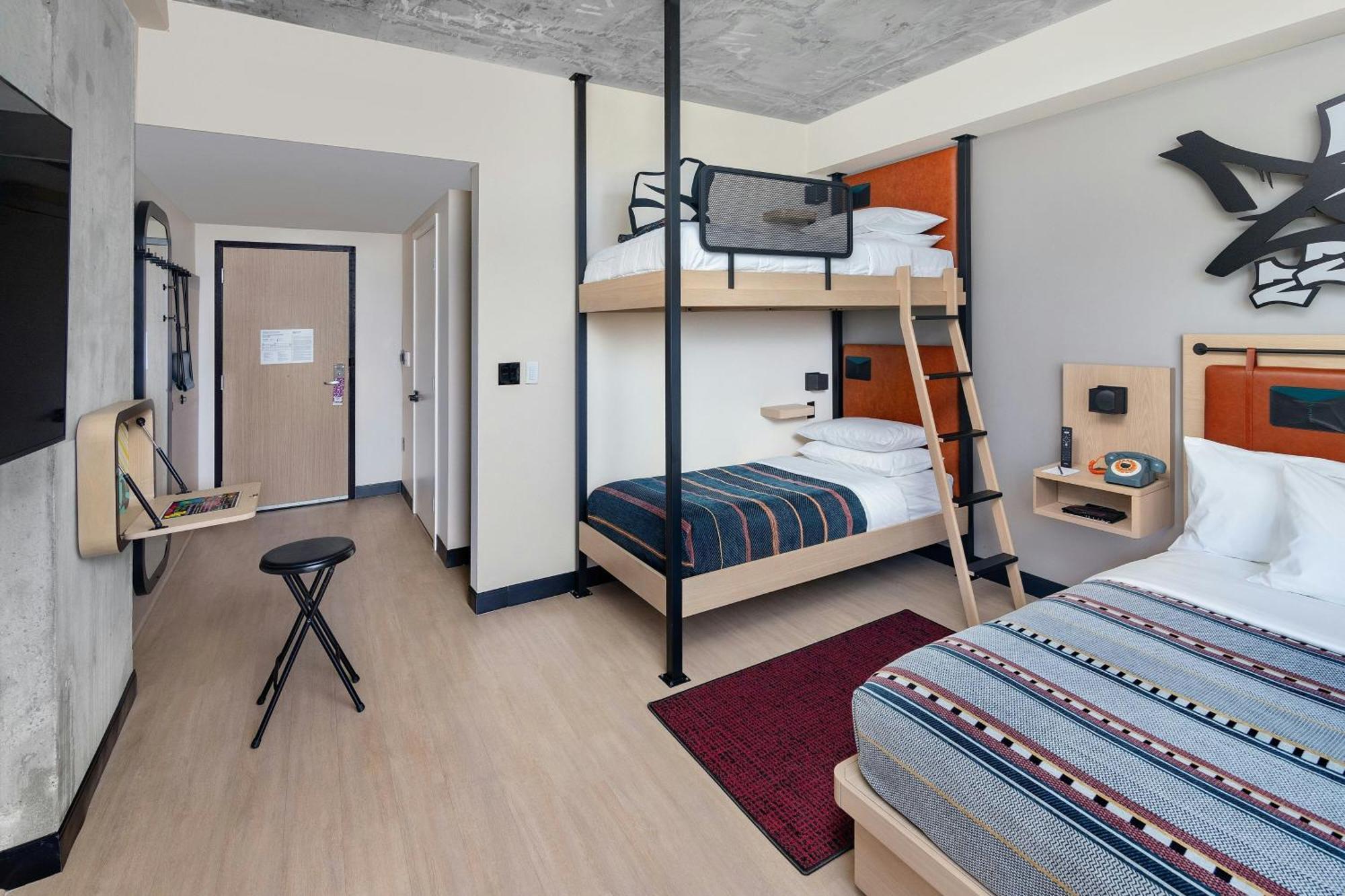 Отель Moxy Miami Wynwood Экстерьер фото