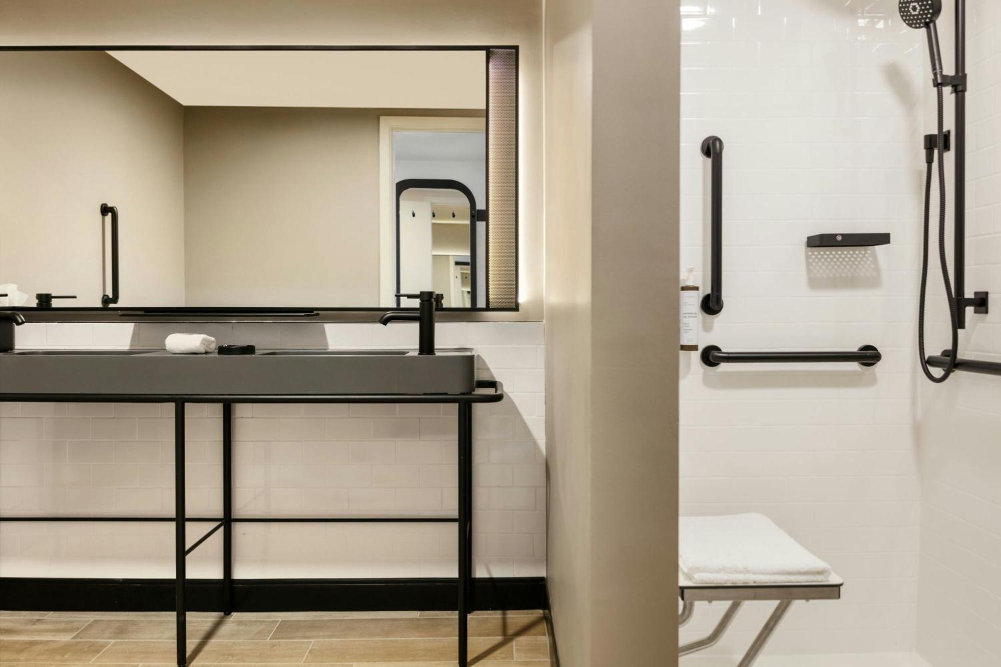 Отель Moxy Miami Wynwood Экстерьер фото