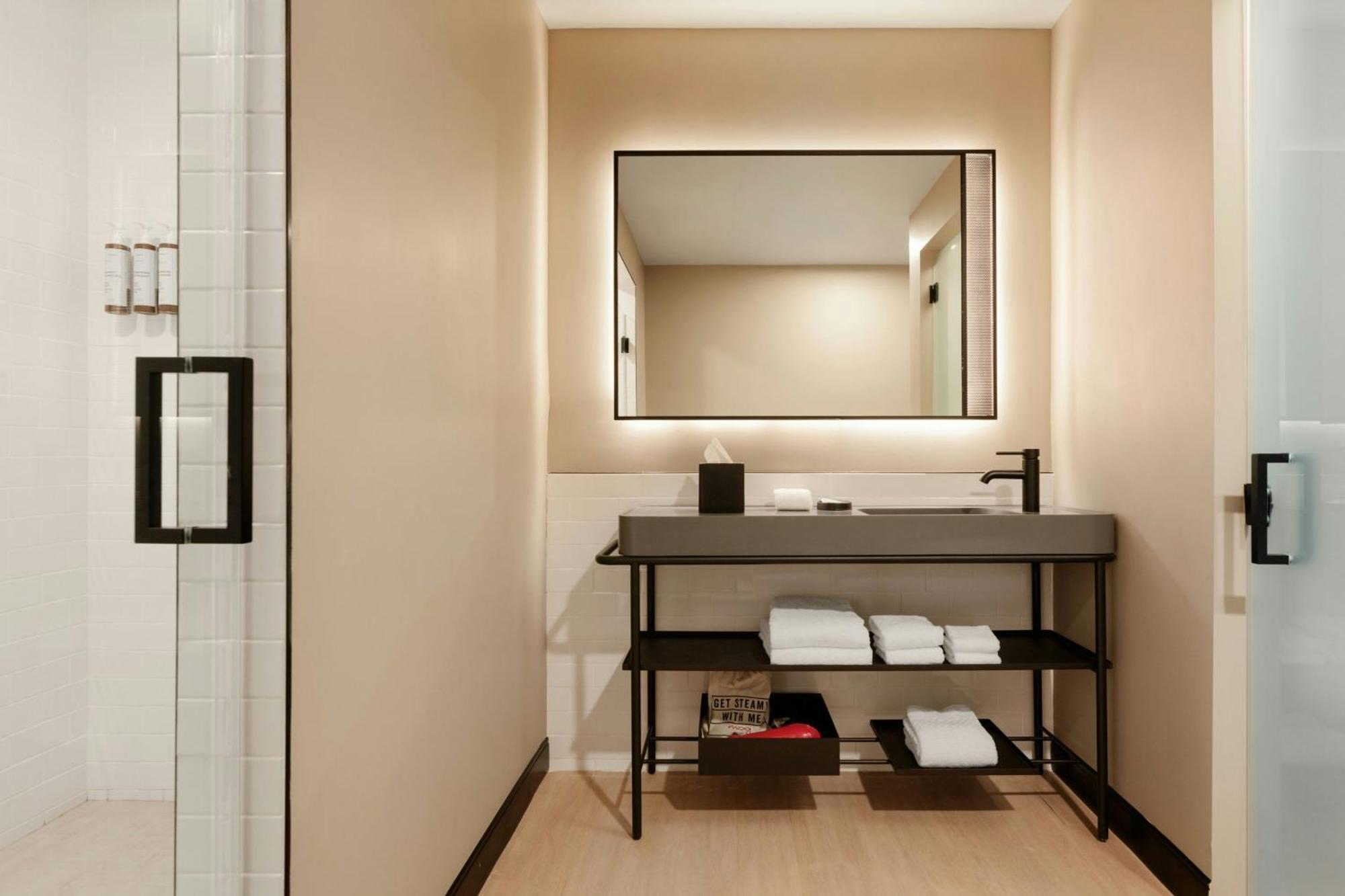 Отель Moxy Miami Wynwood Экстерьер фото