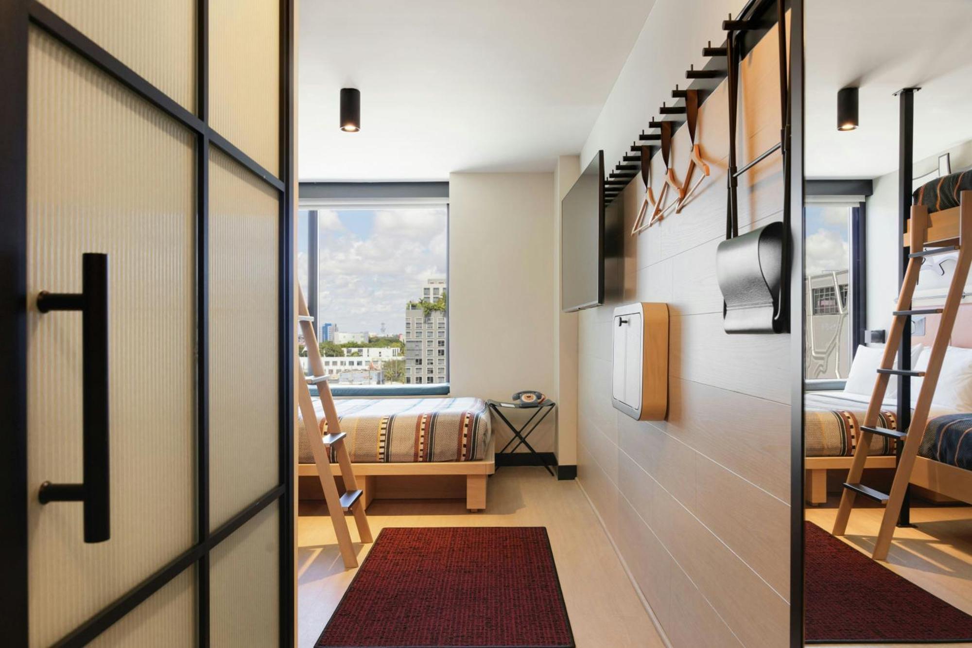Отель Moxy Miami Wynwood Экстерьер фото