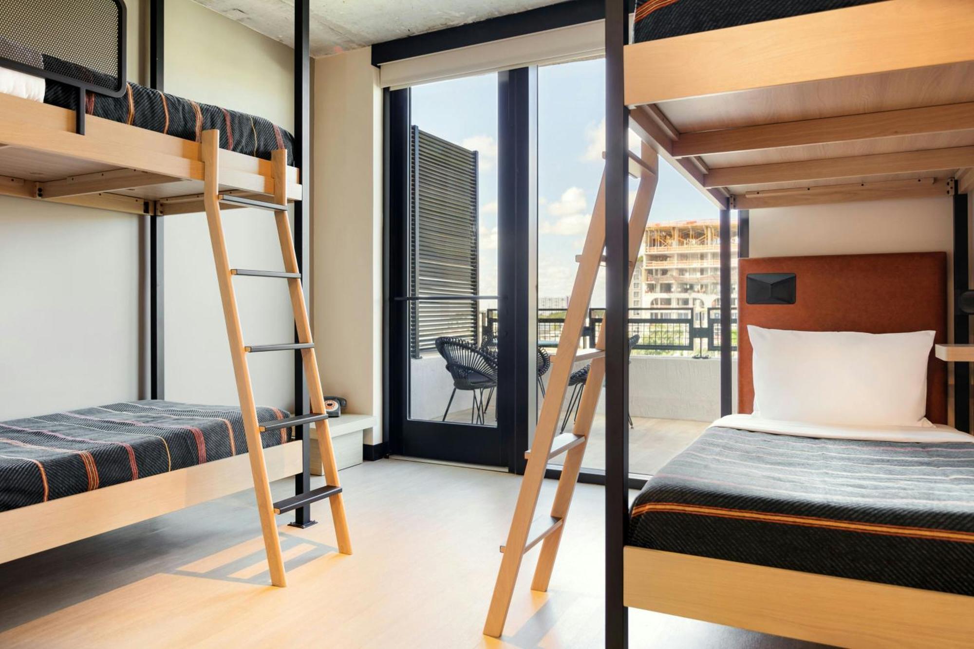 Отель Moxy Miami Wynwood Экстерьер фото
